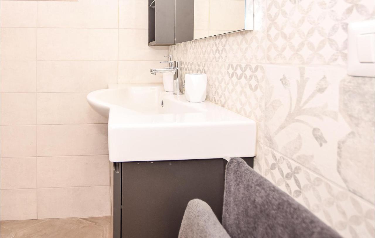 Cozy Home In Anguillara Sabazia With Kitchenette المظهر الخارجي الصورة