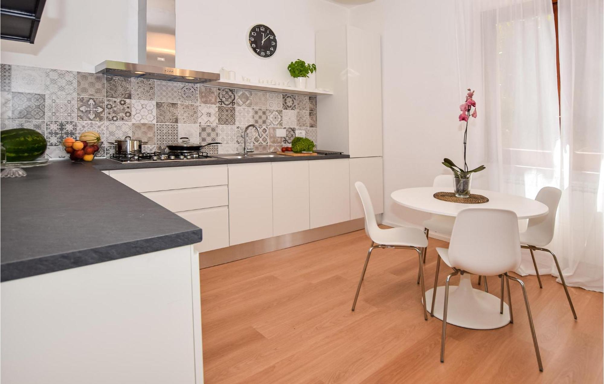 Cozy Home In Anguillara Sabazia With Kitchenette المظهر الخارجي الصورة